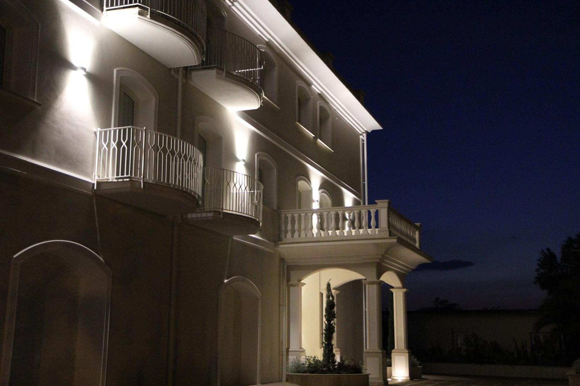 Suites & Apartments Liola' Castrocielo Ngoại thất bức ảnh