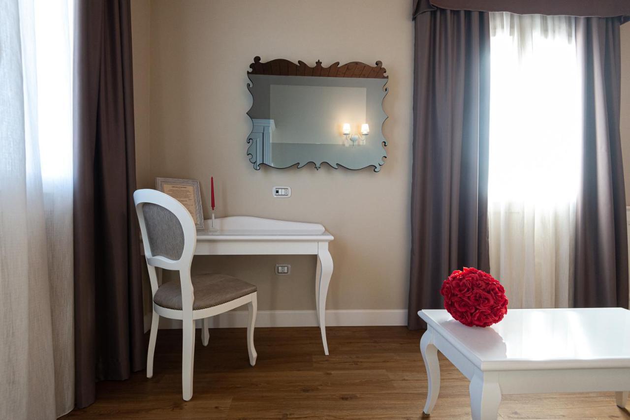 Suites & Apartments Liola' Castrocielo Ngoại thất bức ảnh